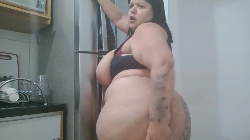 Bbw Se Exibindo Fumando E Se Exibindo Na Cozinha Mary Jhuana