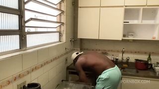 VI MINHA VIZINHA GOSTOSA PELA JANELA NAO RESISTI E EMPURREI O MASTRO NELA EM CIMA DA MAQUINA DE LAVAR