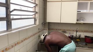 VI MINHA VIZINHA GOSTOSA PELA JANELA NAO RESISTI E EMPURREI O MASTRO NELA EM CIMA DA MAQUINA DE LAVAR