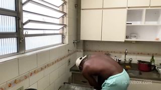 VI MINHA VIZINHA GOSTOSA PELA JANELA NAO RESISTI E EMPURREI O MASTRO NELA EM CIMA DA MAQUINA DE LAVAR