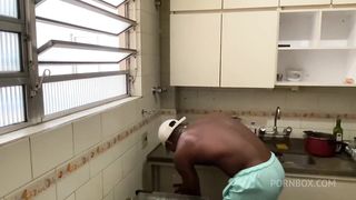 VI MINHA VIZINHA GOSTOSA PELA JANELA NAO RESISTI E EMPURREI O MASTRO NELA EM CIMA DA MAQUINA DE LAVAR