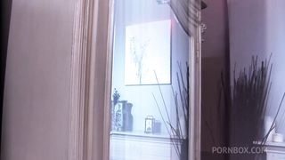 HORNY CHICKS GETS PLOWED BY A HUNG DUDE