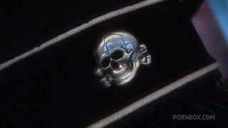 GIRLS IN COSTUME GET PUSSIES LICKED