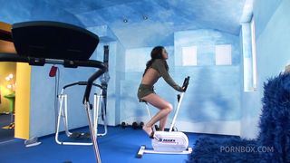 BEAUTIFUL MILLF GETS A HARD FACEFUCK CUM IN THROAT