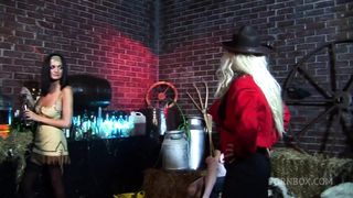 HORNY BLONDE GETS HER GOLD DIGGING PUSSY FUCKED