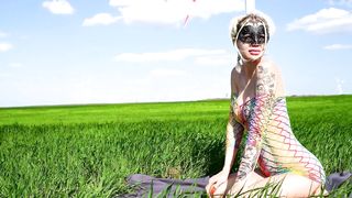 THIS SEXY BITCH IS GREAT AT SUCKING A BIG DICK AND FUCKING IN NATURE AND GETTING A SIMULTANEOUS ORGASM WITH CUM ON HER ASS