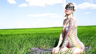 THIS SEXY BITCH IS GREAT AT SUCKING A BIG DICK AND FUCKING IN NATURE AND GETTING A SIMULTANEOUS ORGASM WITH CUM ON HER ASS