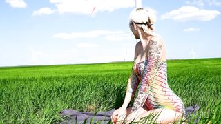 THIS SEXY BITCH IS GREAT AT SUCKING A BIG DICK AND FUCKING IN NATURE AND GETTING A SIMULTANEOUS ORGASM WITH CUM ON HER ASS