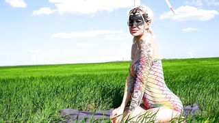 THIS SEXY BITCH IS GREAT AT SUCKING A BIG DICK AND FUCKING IN NATURE AND GETTING A SIMULTANEOUS ORGASM WITH CUM ON HER ASS