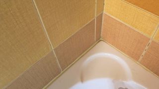 BEAUTIFUL RED NAILS FEET & BUBBLE BATH