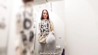 RISKY PUBLIC FAST MASTURBATION IN AIRPLANE
