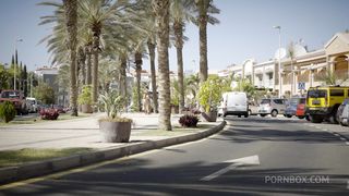 GOLD DIGGER ALYSSIA GETS FUCKED BY A BIG SHOT !