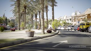 GOLD DIGGER ALYSSIA GETS FUCKED BY A BIG SHOT !