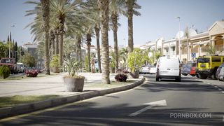 GOLD DIGGER ALYSSIA GETS FUCKED BY A BIG SHOT !