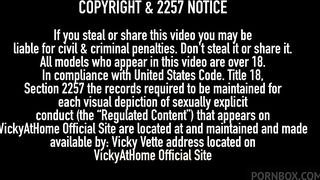 BIG BOOBED VICKY VETTE AND BLONDE HOTTIE TRISHA UPTOWN SUCKING TWAT!