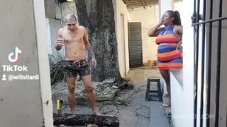 ELA FEZ PASSIVA COM O CUZINHO GOZEI DENTRO E FORA DA SUA BUCA