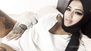 HORNY HOEJABI TOUCHING HERSELF IN PJS