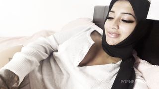 HORNY HOEJABI TOUCHING HERSELF IN PJS