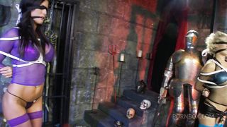 MILF FINGERING CLITORIS, STICKING FINGERS INSIDE VAGINA