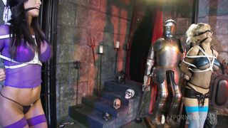 MILF FINGERING CLITORIS, STICKING FINGERS INSIDE VAGINA