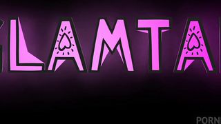 MATURE MILF RUBBING CLIT