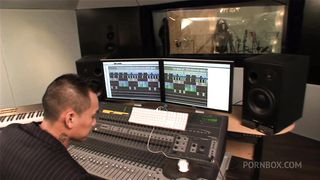 SHAKING EXPLOSIVE PUSSY LICKING ORGASM