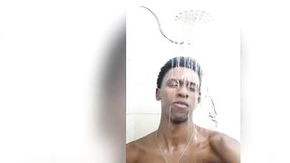 MAVAMBO NOVINHO BLACK CAVALO NO BANHO