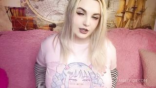 Yukionna plays with ass mouth and pussy