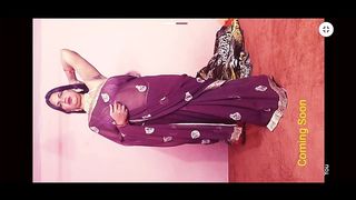 मेरी मम्मी पैसे के लिए वीडियो कॉल पर नंगा नाच करती हुयी