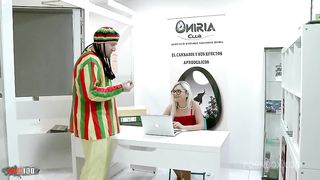 Threesome with Vanessa Coccolona at the marijuana plantation