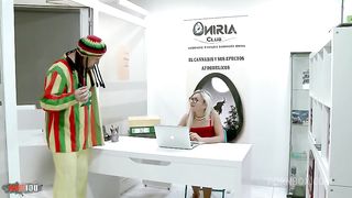 Threesome with Vanessa Coccolona at the marijuana plantation