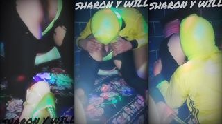 SHARON HOT WIFE LE ARRANCAN LA ROPA. Y LE DAN UNA RICA MAMADA DE CULO Y SE LA TERMINAN COGIENDO EMPINADA
