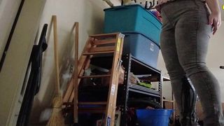 BLOND HARLOW WEST FIRST TIME WETTING HER JEGGINGS GIGGLING