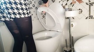 Chantal let you spy while she...