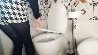 Chantal let you spy while she...