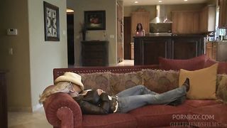 MILF Ariella Ferrera loves grinding her pussy on sexy blond Dia Zerva