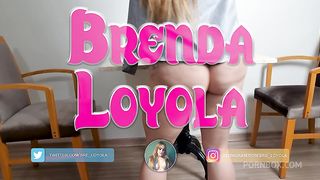 Brenda Loyola leva na buceta em cima da mesa