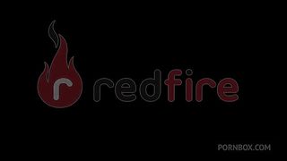 Blogueirinha loiraca Fa padilha fodeu no pelo com negao pirocudo e fez anal sem frescura - Com Mark Butt