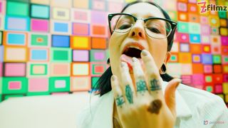 ITALIAN TEEN WITH GLASSESS AND BIG ASS FUCKS HER DRIPPING WET CUNT WITH FUCKMACHINE