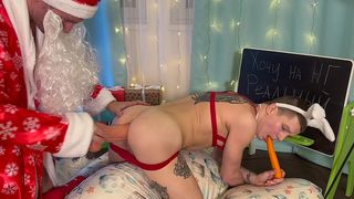 AN OLD DICK FUCKS A CUTE TWINK WITH A HUGE DILDO AND HIS THICK DICK UNDER THE TREE - 448