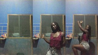 WATCH CRAZYBITCH6 ENJOY SOME COOL MUSIC WHILES TWERKING TILL SHE MASTURBATED