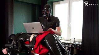 LATEXSLUT TRAINING IN THE HOMEOFFICE