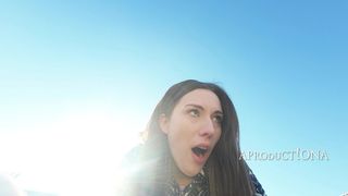 ALEYA SUN WETTING JEANS IN THE SHOPPING MALL