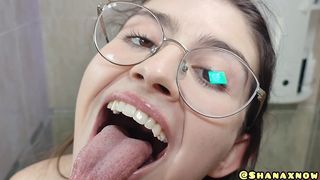 TEEN MAID TOOTHBRUSH WITH FRESH CUMSHOT