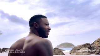 Dando o cu pro meu negao na praia deserta