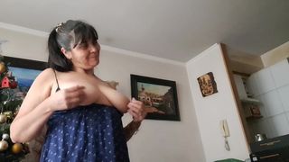 MOM SHOW HER BODY AND HER HAIRY PUSSY