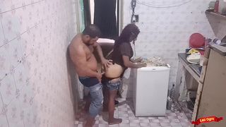 COMENDO O CU DA EMPREGADA.