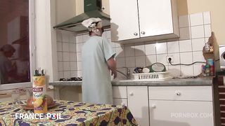 Christopher baise la mere nympho de son meilleur pote!