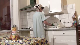 Christopher baise la mere nympho de son meilleur pote!