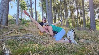 GIRLFRIEND LICKED AND FUCKED OUTDOORS !!